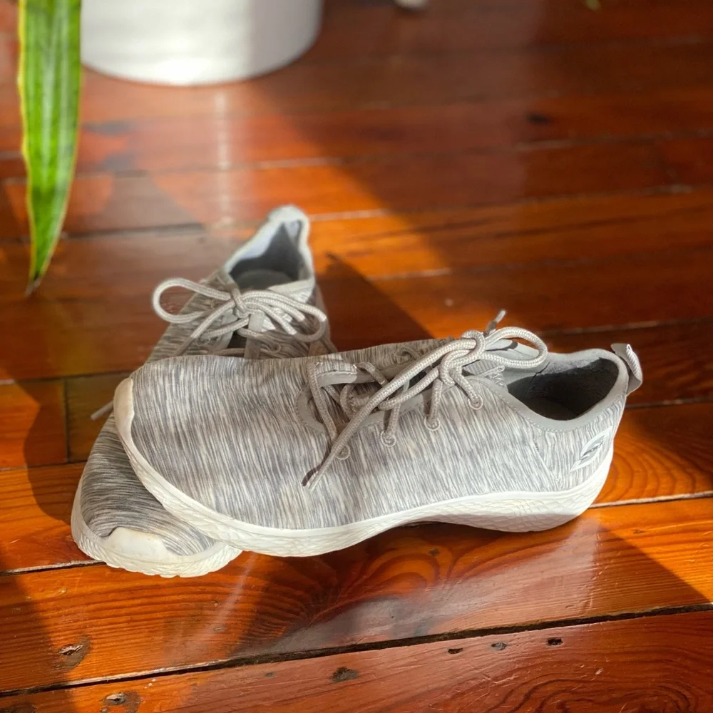 Skechers Sport Sneakers Gray and White Size 9.5 Like New
